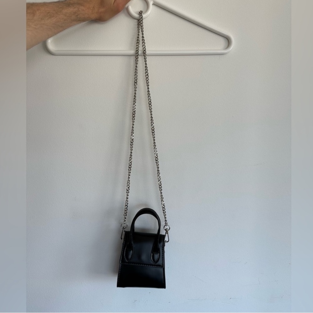 Mini black bag chain